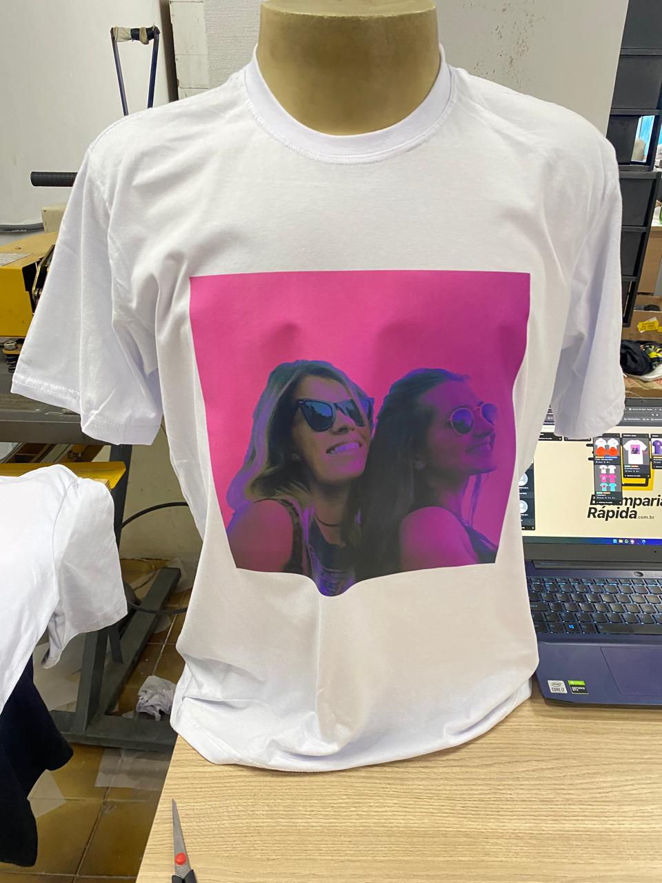 Camiseta conservada demonstrando a durabilidade da estampa dtf